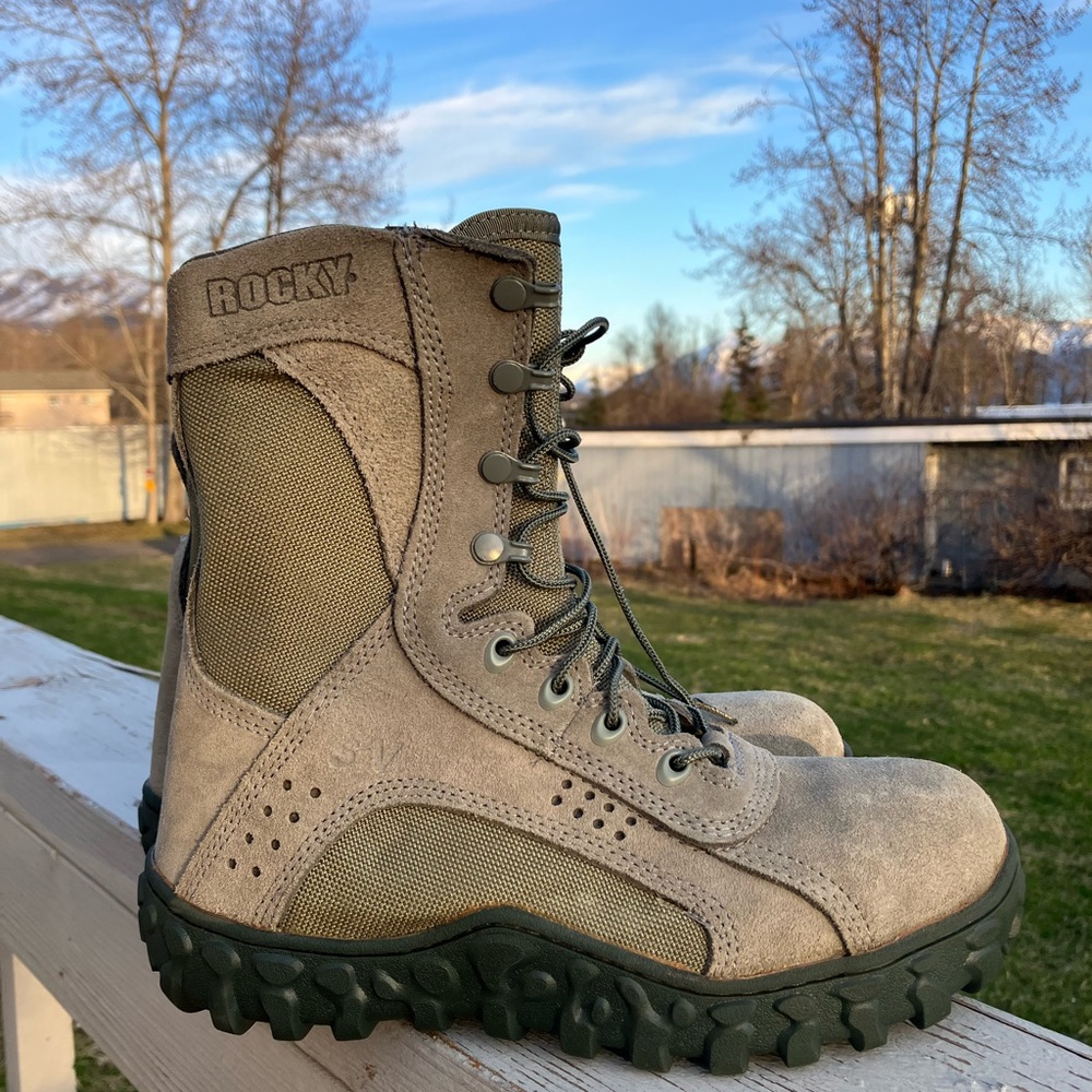 NWOT Rocky S2V Men’s Size 7.5 M Special Ops Green Suede Combat Military